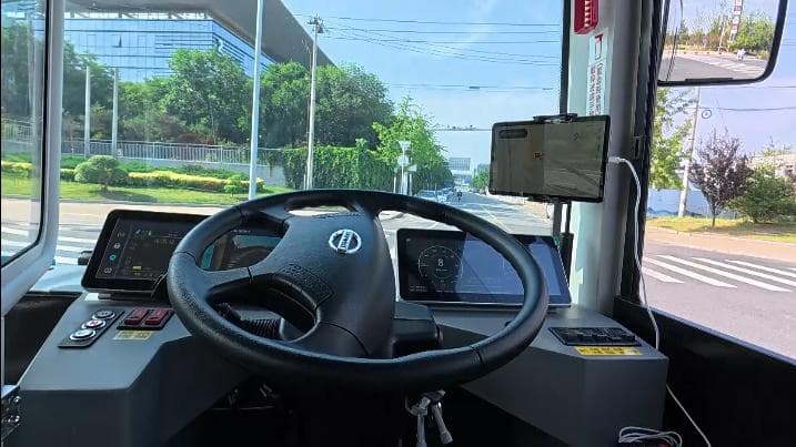 รถลากจูงไร้คนขับ ฝีมือจีน พลิกโฉมงานโลจิสติกส์ในสนามบิน