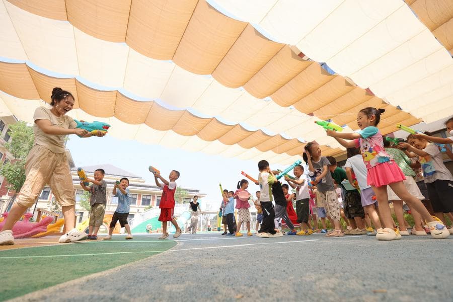 ชาวจีนสรรหาวิธี 'คลายร้อน' เติมความสดชื่นให้กายใจ