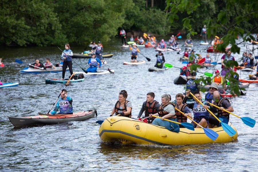 เหล่าฝีพายแข่ง 'มาราธอนเรือแคนู' สุดคึกคักในเซนต์ปีเตอร์สเบิร์ก