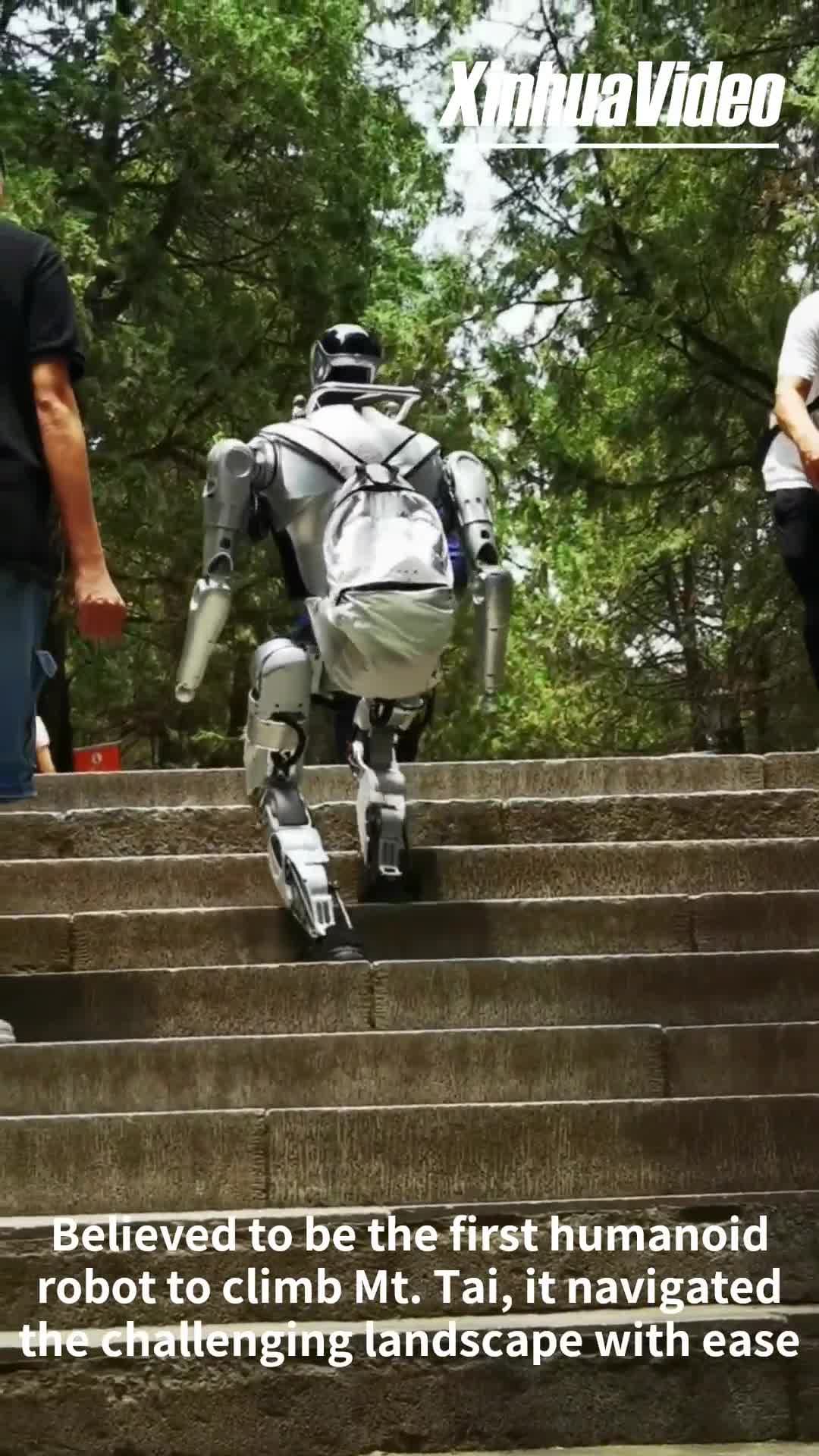หุ่นยนต์ฮิวแมนนอยด์' ฝีมือจีน ปีนพิชิตยอดเขาไท่ซาน