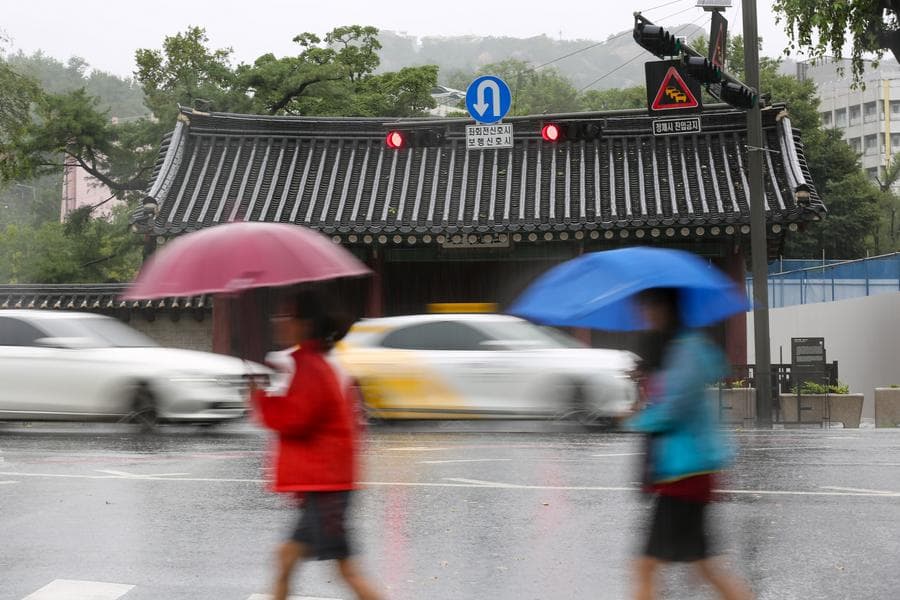 ดับ 14 สูญหาย 12 เหตุฝนตกหนักต่อเนื่องในเกาหลีใต้