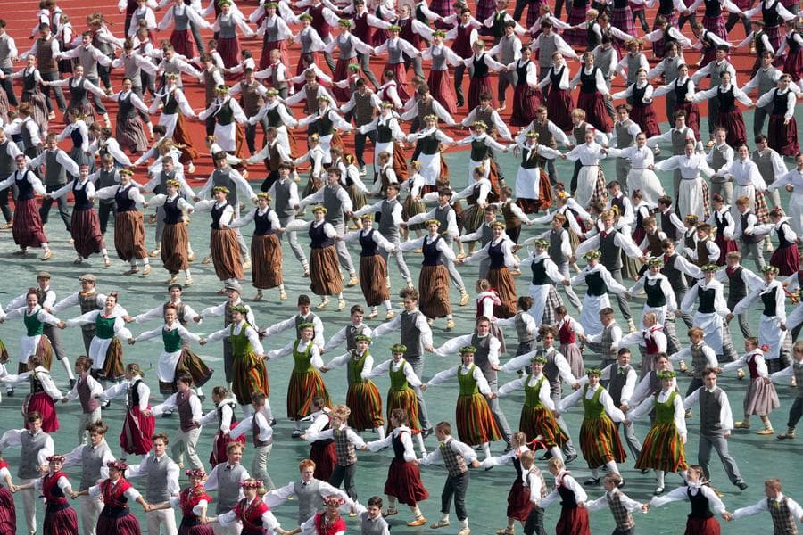 เทศกาลเพลง-เต้นรำเยาวชน' สุดยิ่งใหญ่ในลัตเวีย