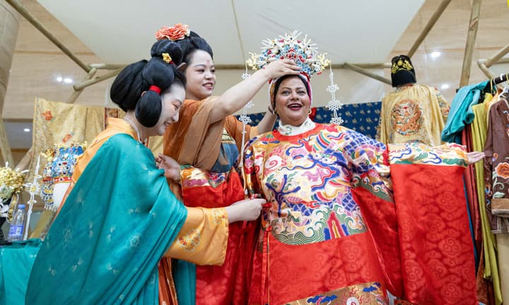 ผู้เข้าร่วมงานประชุมสื่อ-คลังสมอง SCO สัมผัสหลากวัฒนธรรมจีน