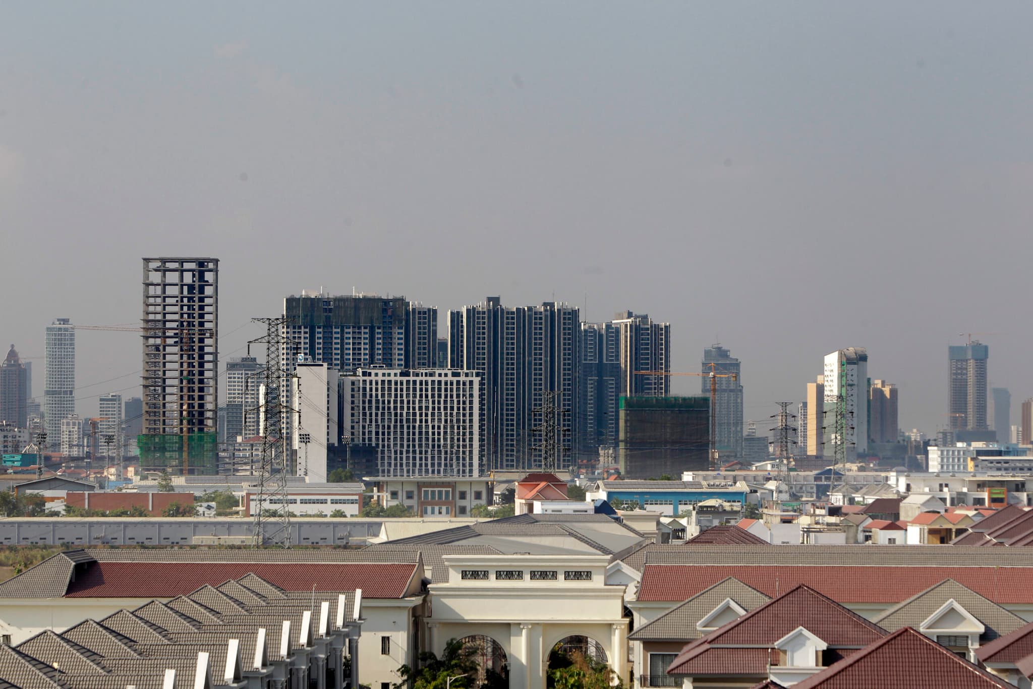 กัมพูชารวบผู้ต้องสงสัย 2,270 ราย ในปฏิบัติการปราบแก๊งฉ้อโกงออนไลน์