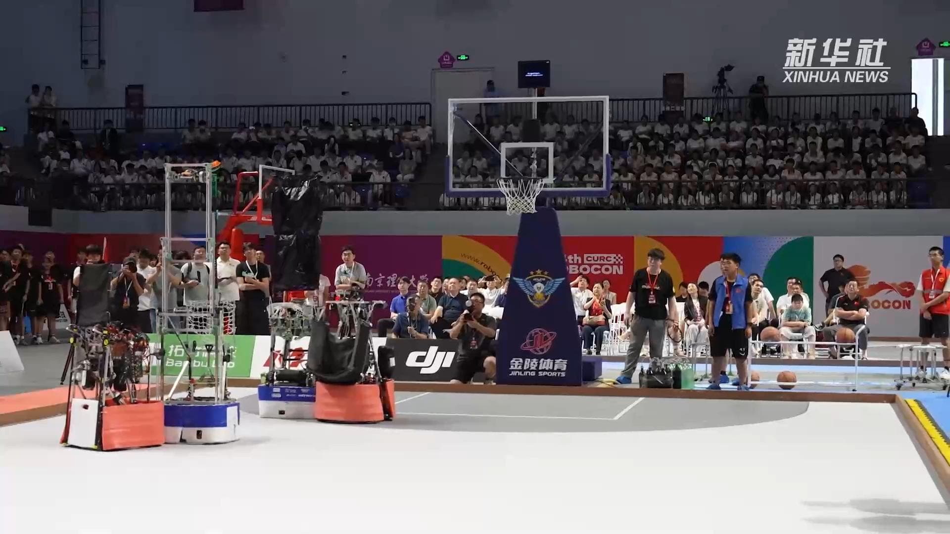 ประชันความแม่น! ทัพนักศึกษาจีนแข่งหุ่นยนต์ 'ชูตบาส' เน้นท่าเลย์อัป