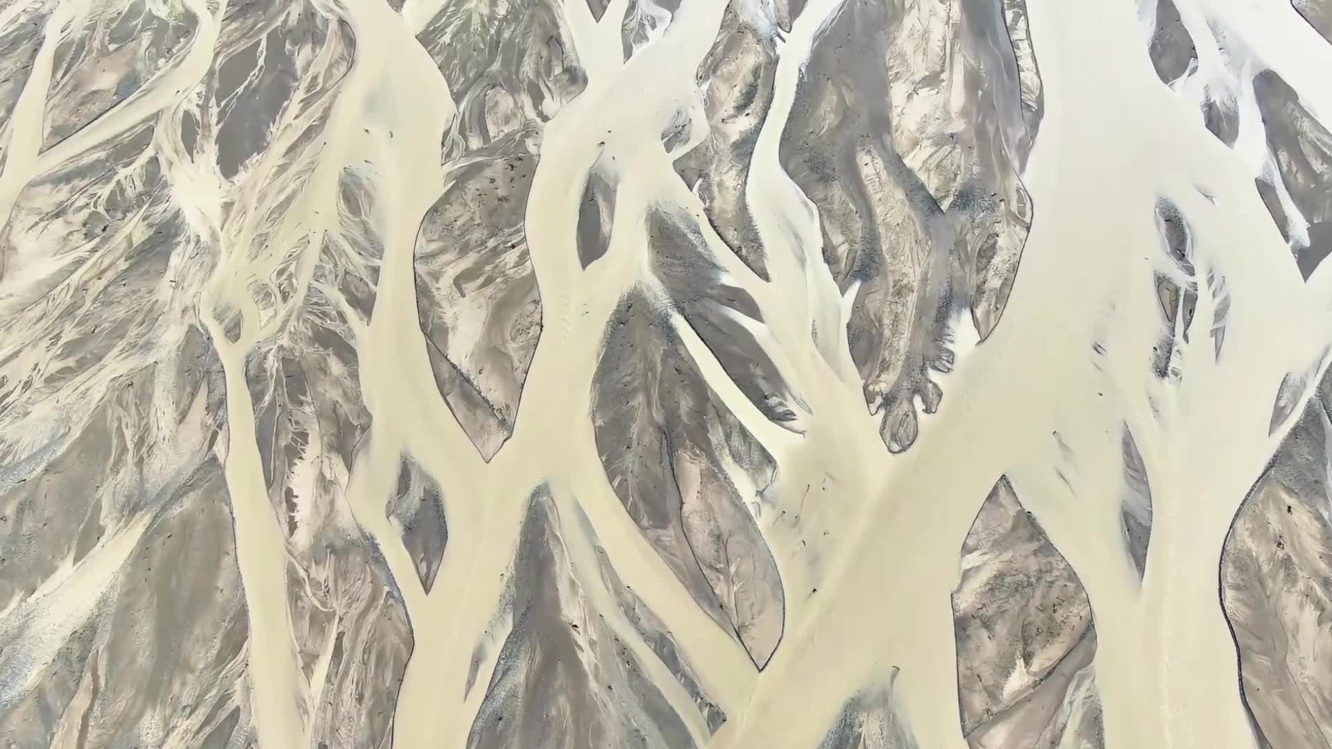 สวยแปลก! แม่น้ำประสานสาย 'ถักเปีย' บนที่ราบสูงชิงไห่-ทิเบต