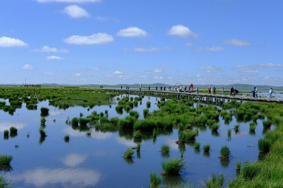 ตบเท้าเที่ยวทะเลสาบ ชมวิวแม่น้ำเหลืองหน้าร้อนในเสฉวน