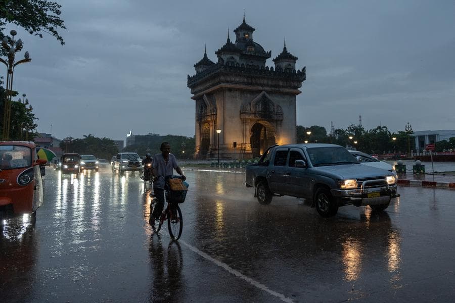 ลาวเตรียมทดลอง 'รถโดยสาร BRT' ส่งเสริมขนส่งสาธารณะ