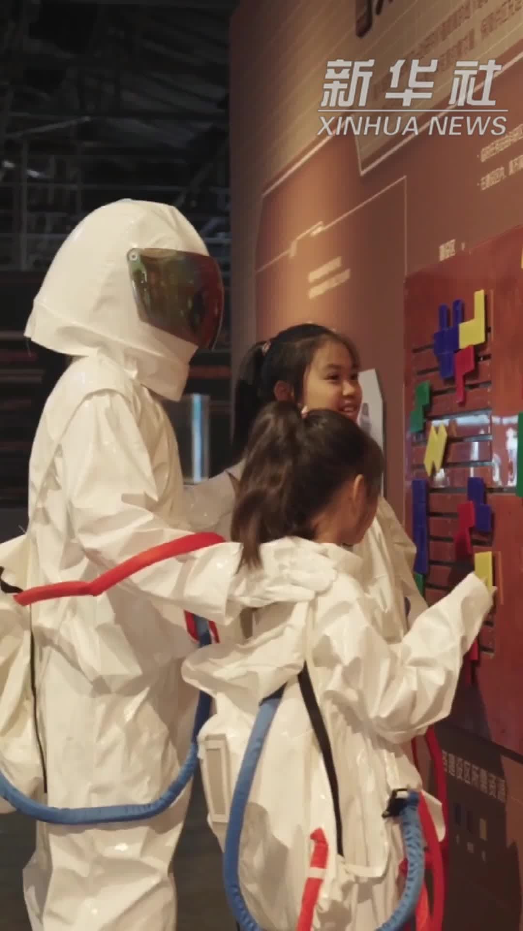 นิทรรศการ 'ไปดาวอังคารกัน!' ในอู่ฮั่น สัมผัสประสบการณ์เยือนดาวแดง