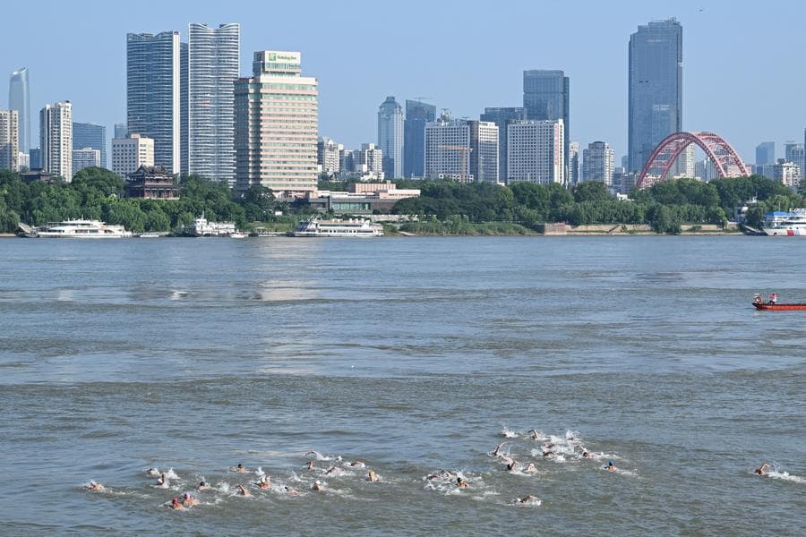 อู่ฮั่นจัดแข่ง 'ว่ายน้ำข้ามแยงซี' ครั้งที่ 50