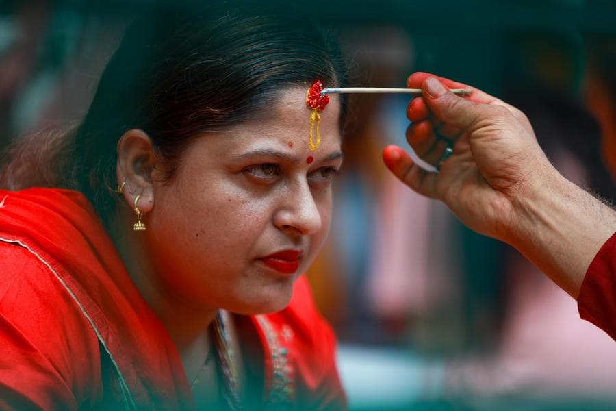 ชาวเนปาลร่วม 'พิธีบูชางู' ในกาฐมาณฑุ