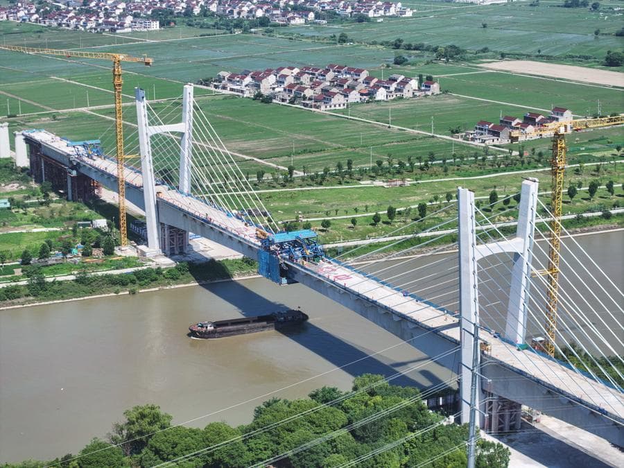 เจียงซูเชื่อม 'สะพานขึง' ข้ามแม่น้ำอิ๋งเจียงสำเร็จ