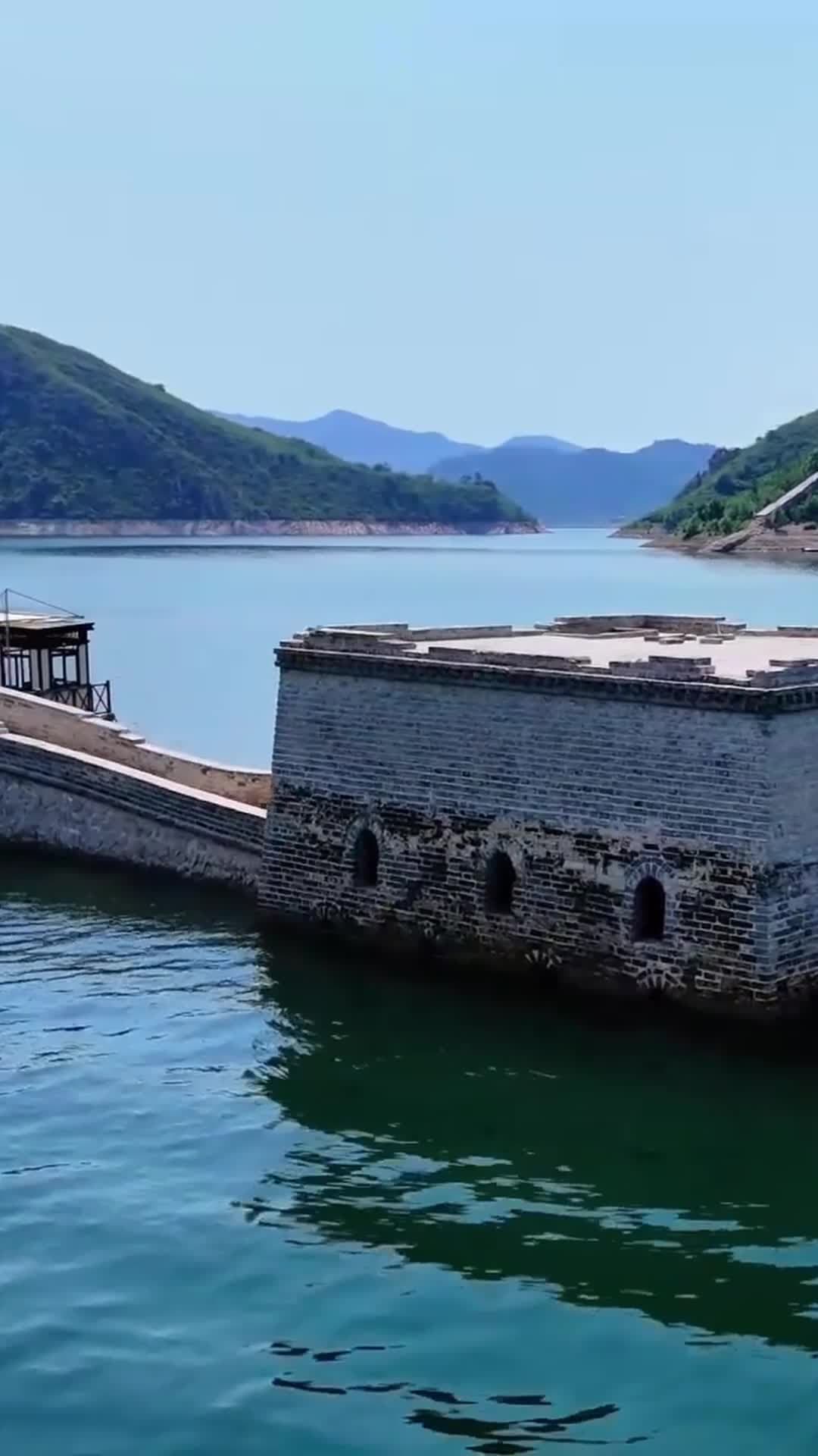 น้ำลดกำแพงผุด! กำแพงเมืองจีน 'ใต้น้ำ' แปลกตาในเหอเป่ย