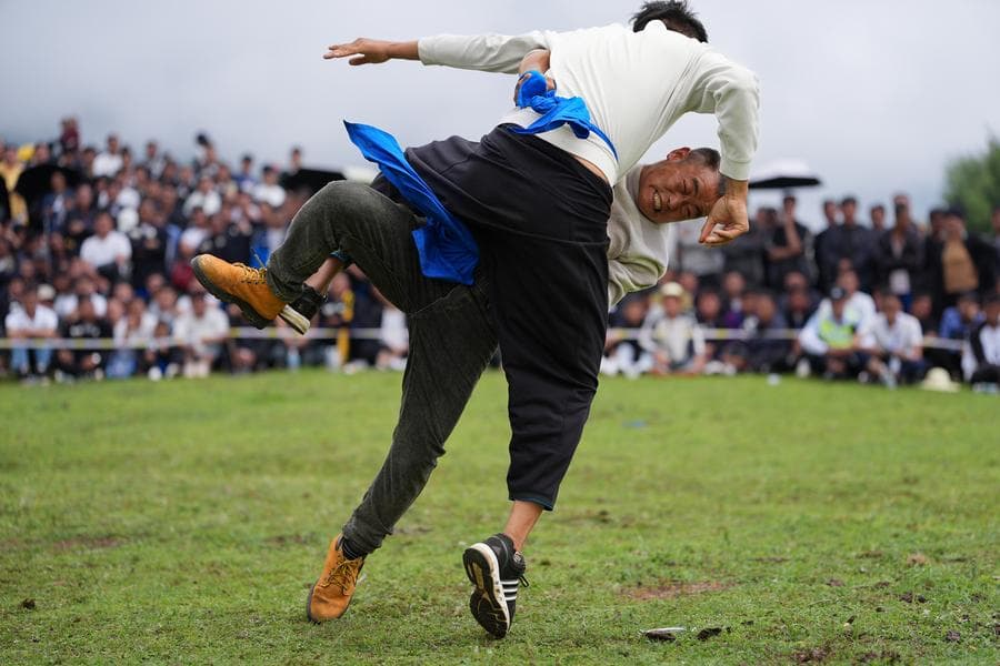 ครึกครื้น! 'เทศกาลคบเพลิง' ของกลุ่มชาติพันธุ์อี๋ในเสฉวน