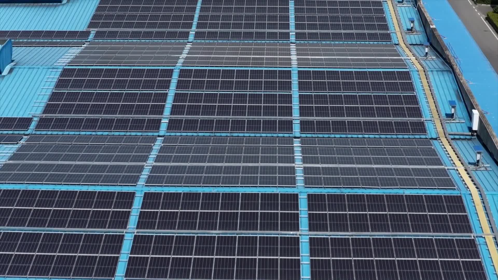 หูเป่ยใช้ 'หุ่นยนต์อัจฉริยะ' ช่วยทำความสะอาดแผงโซลาร์เซลล์