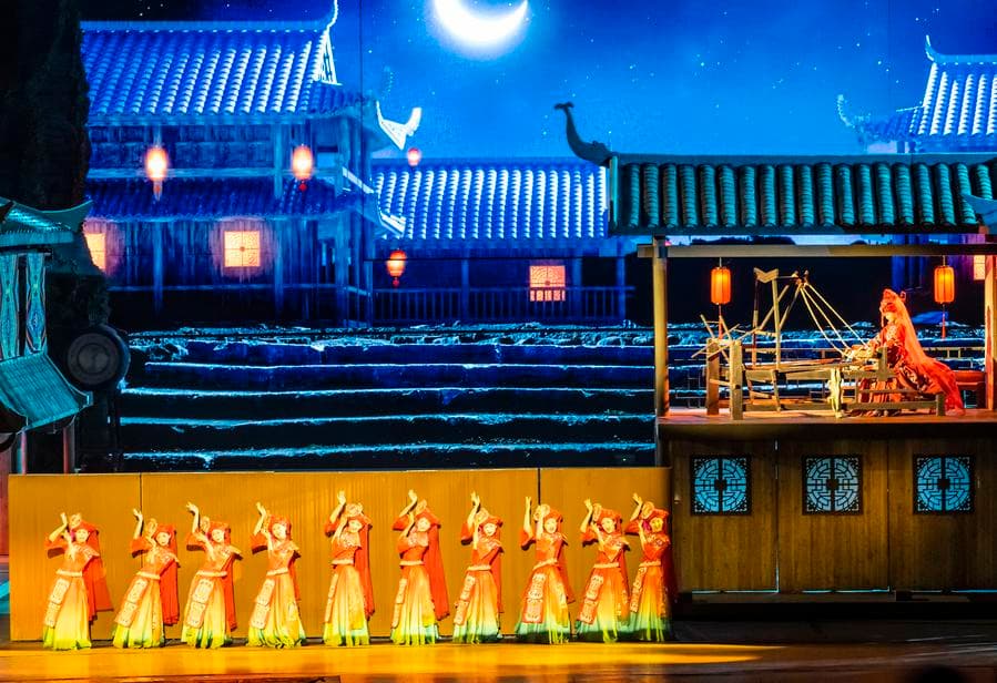 ตลาดท่องเที่ยว 'เอินซือ' ยังคึกคักรับหน้าร้อน