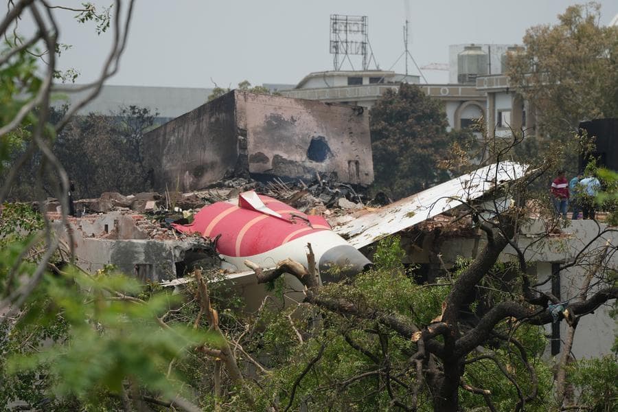 รายงานชี้เครื่องบิน 'แอร์อินเดีย' พุ่งตก หลังเครื่องยนต์สองตัวดับกลางอากาศหลังขึ้นบิน