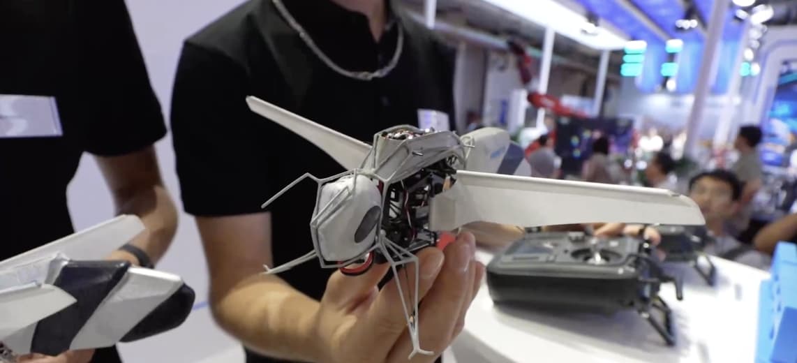 GLOBALink : 'หุ่นยนต์ผึ้ง' หนัก 34 กรัม โบยบินเหมือนจริงในงานประชุมหุ่นยนต์โลก