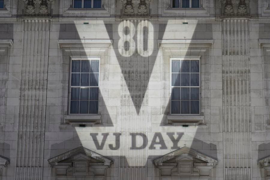 ลอนดอนจัดแสงสีฉลอง 80 ปี 'วันแห่งชัยชนะเหนือญี่ปุ่น