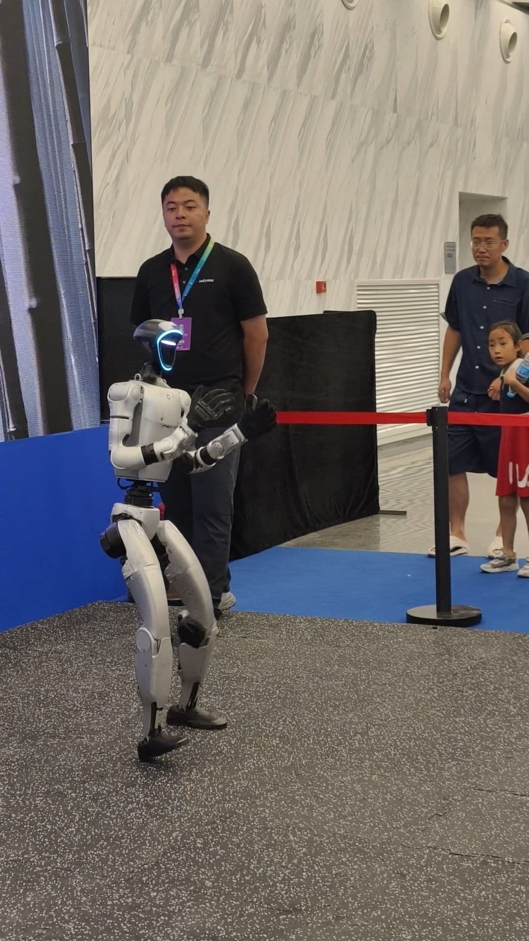 ทัพ 'หุ่นยนต์ฮิวแมนนอยด์' โชว์ทักษะ ดึงดูดผู้ชมงานประชุมหุ่นยนต์โลก 2025