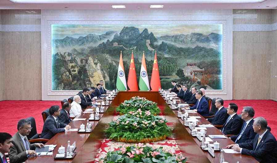 สีจิ้นผิงพบปะหารือ 'นเรนทรา โมดี' นายกรัฐมนตรีอินเดีย