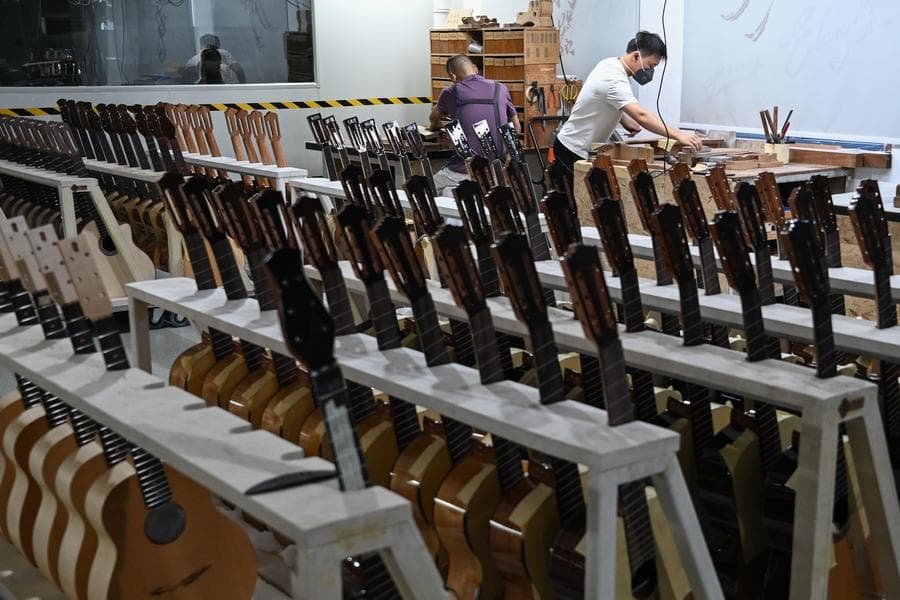 อุตสาหกรรมผลิต 'กีตาร์' โดดเด่นสร้างรายได้ในหูเป่ย