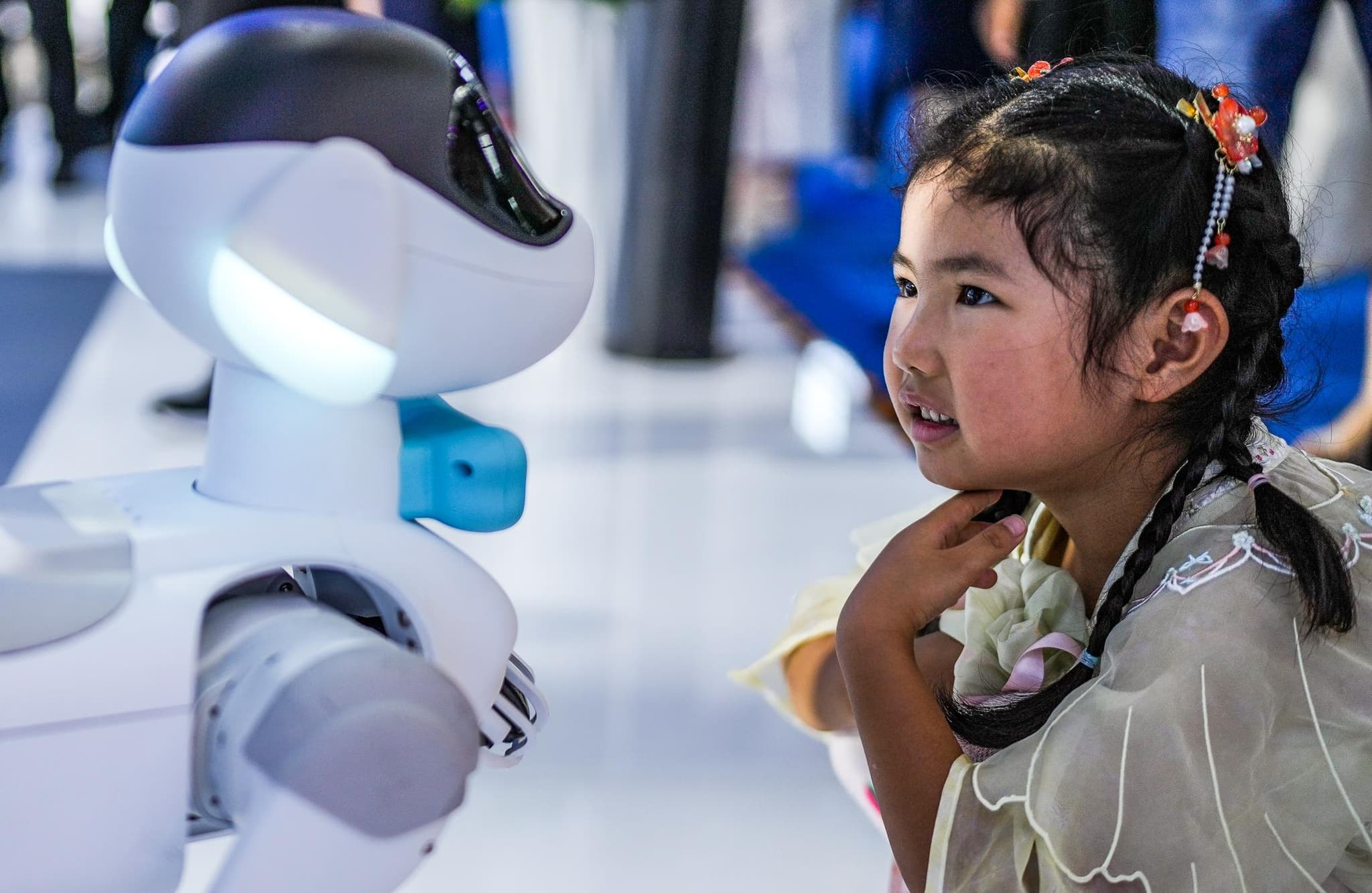 สารพัดนวัตกรรมล้ำสมัย งานมหกรรม 'บิ๊กดาต้า 2025' ในกุ้ยโจว