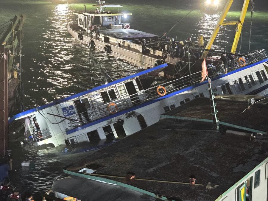 เวียดนามเล็งติดตั้ง 'ระบบเตือนภัย' หลังเกิดเหตุเรือท่องเที่ยวล่ม