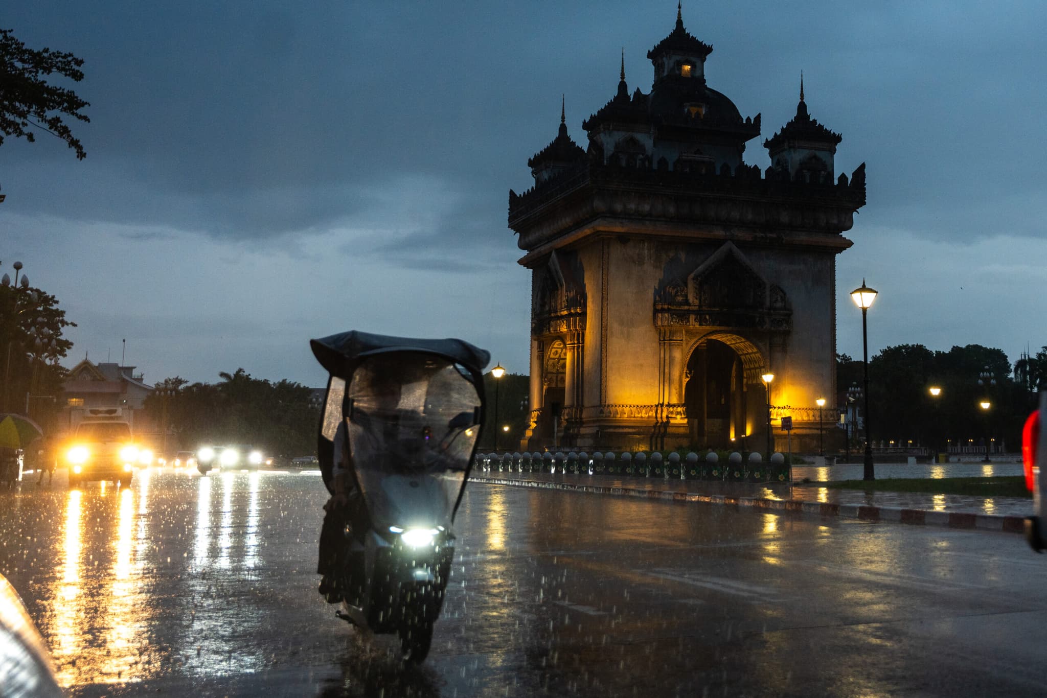 ลาวจับตา 'ไต้ฝุ่นคาจิกิ' เคลื่อนเข้าใกล้ คาดกระทบหลายพื้นที่