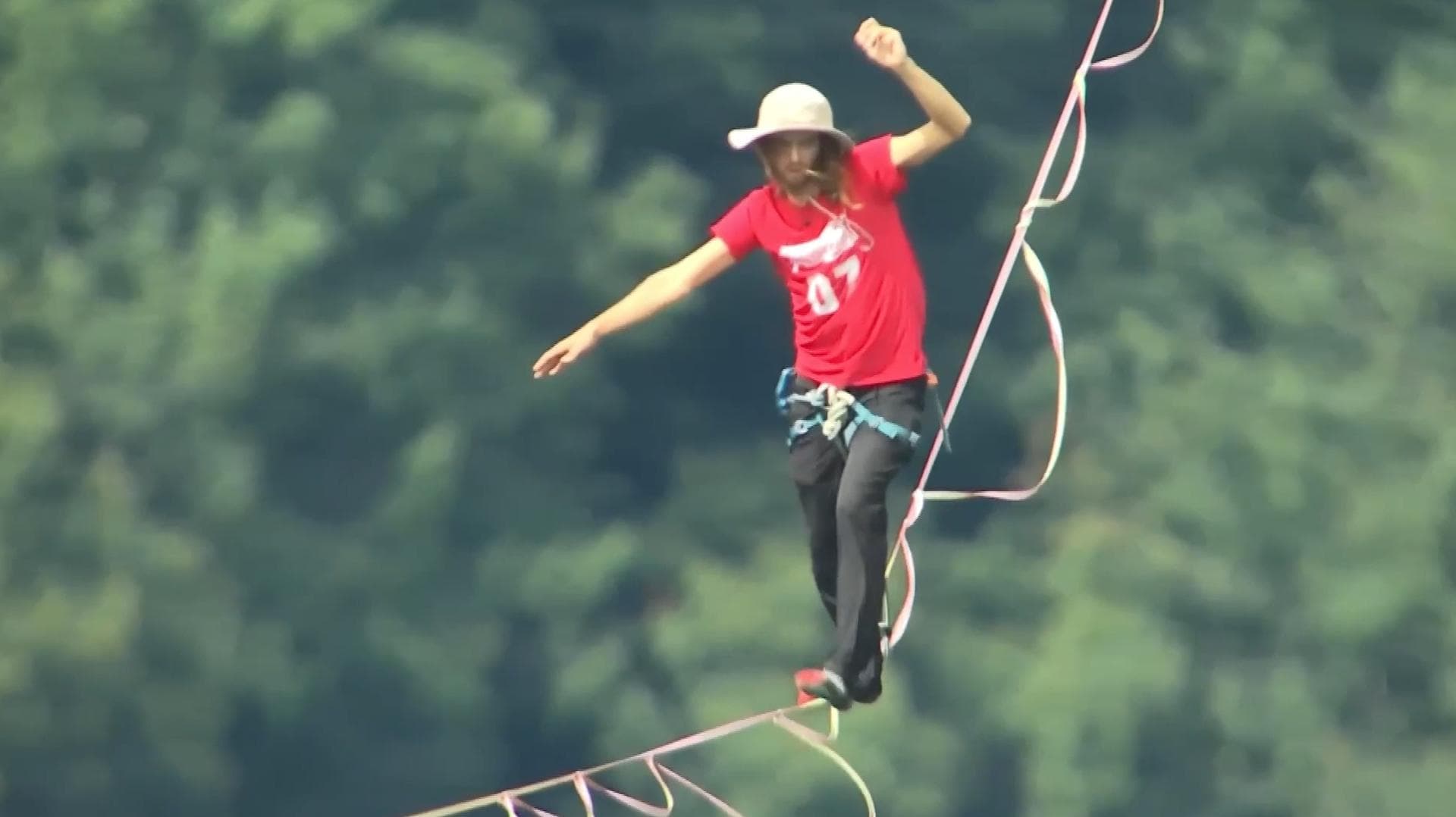 รู้จัก 'อาร์ชี วิลเลียมส์' หนุ่มลักเซมเบิร์ก ผู้คว้าแชมป์ 'ราชาไต่เชือก' ในจางเจียเจี้ย