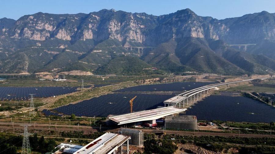 งาน 'หมุนสะพาน' หนัก 2.1 หมื่นตัน ข้ามทางรถไฟในเหอหนาน