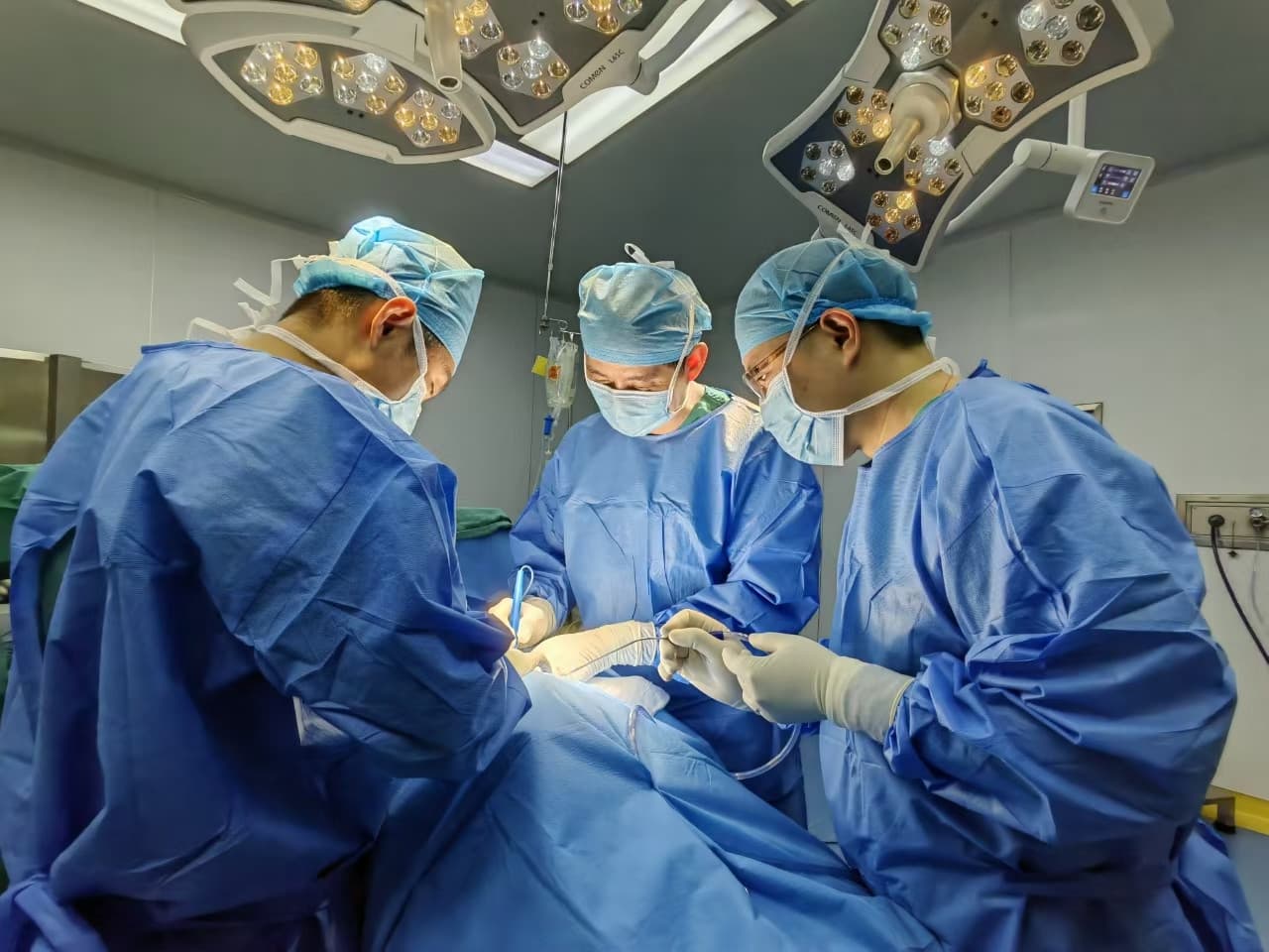 แพทย์จีนพิชิต 'เคสหายาก' ช่วยผู้ป่วย 'ศีรษะเกือบแยกจากร่าง' รอดชีวิต