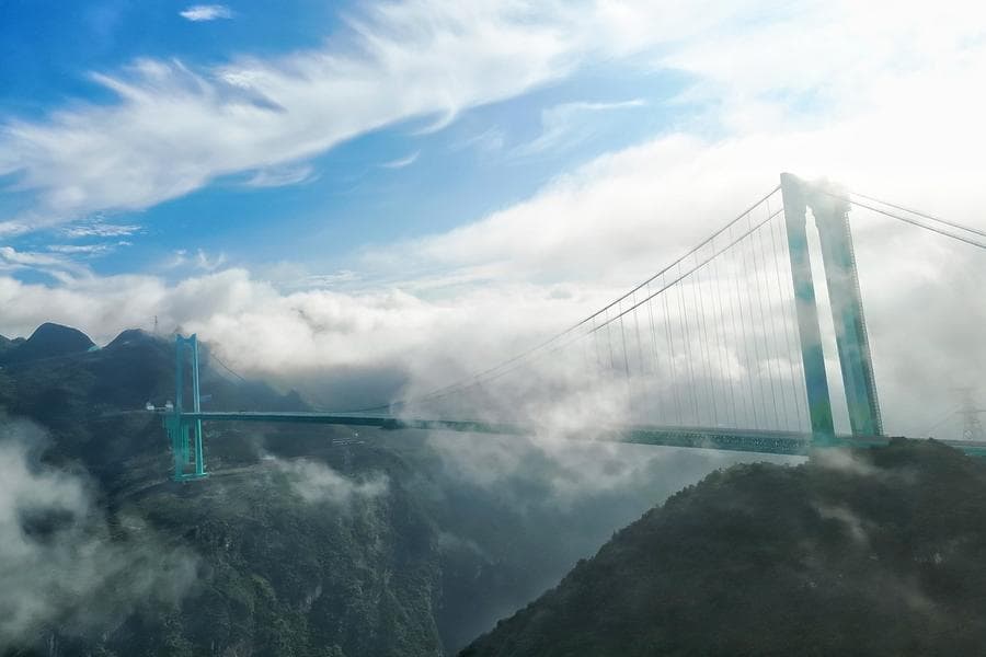 กุ้ยโจวเปิดใช้ 'สะพานสูงสุดในโลก' ข้ามแกรนด์แคนยอนฮวาเจียง