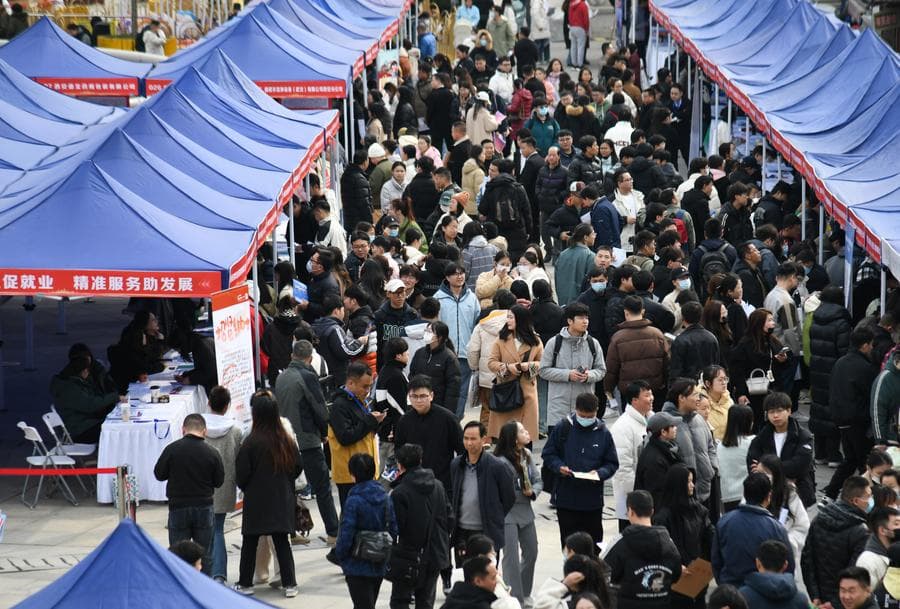 จีนระดมมาตรการหนุนจ้างงาน 'บัณฑิตจบใหม่