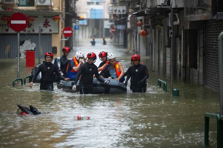 ซูเปอร์ไต้ฝุ่น 'รากาซา' ถล่มฮ่องกง-มาเก๊า ฝนตกหนัก ลมแรงจัด น้ำท่วมพื้นที่