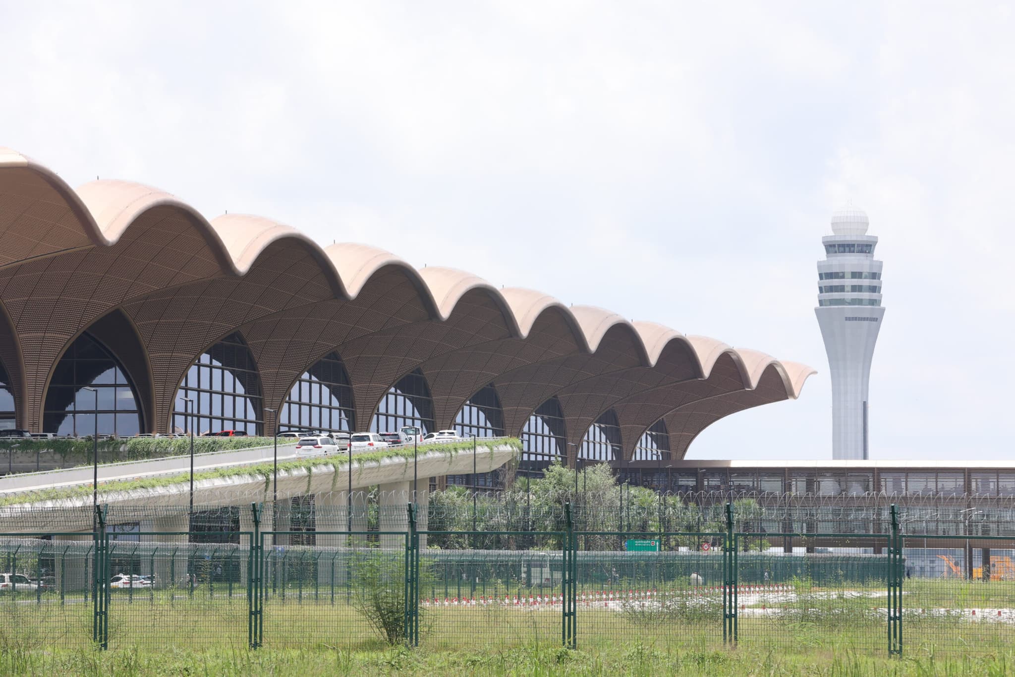 สนามบินเดโช' แห่งใหม่ในกัมพูชา เริ่มเปิดอย่างเป็นทางการ