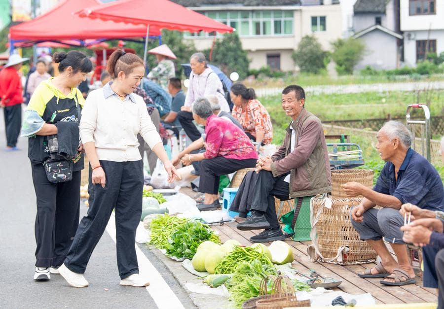 เพลิดเพลินสีสัน 'มหกรรมศิลปะชนบท' กลางหมู่บ้านในฉงชิ่ง