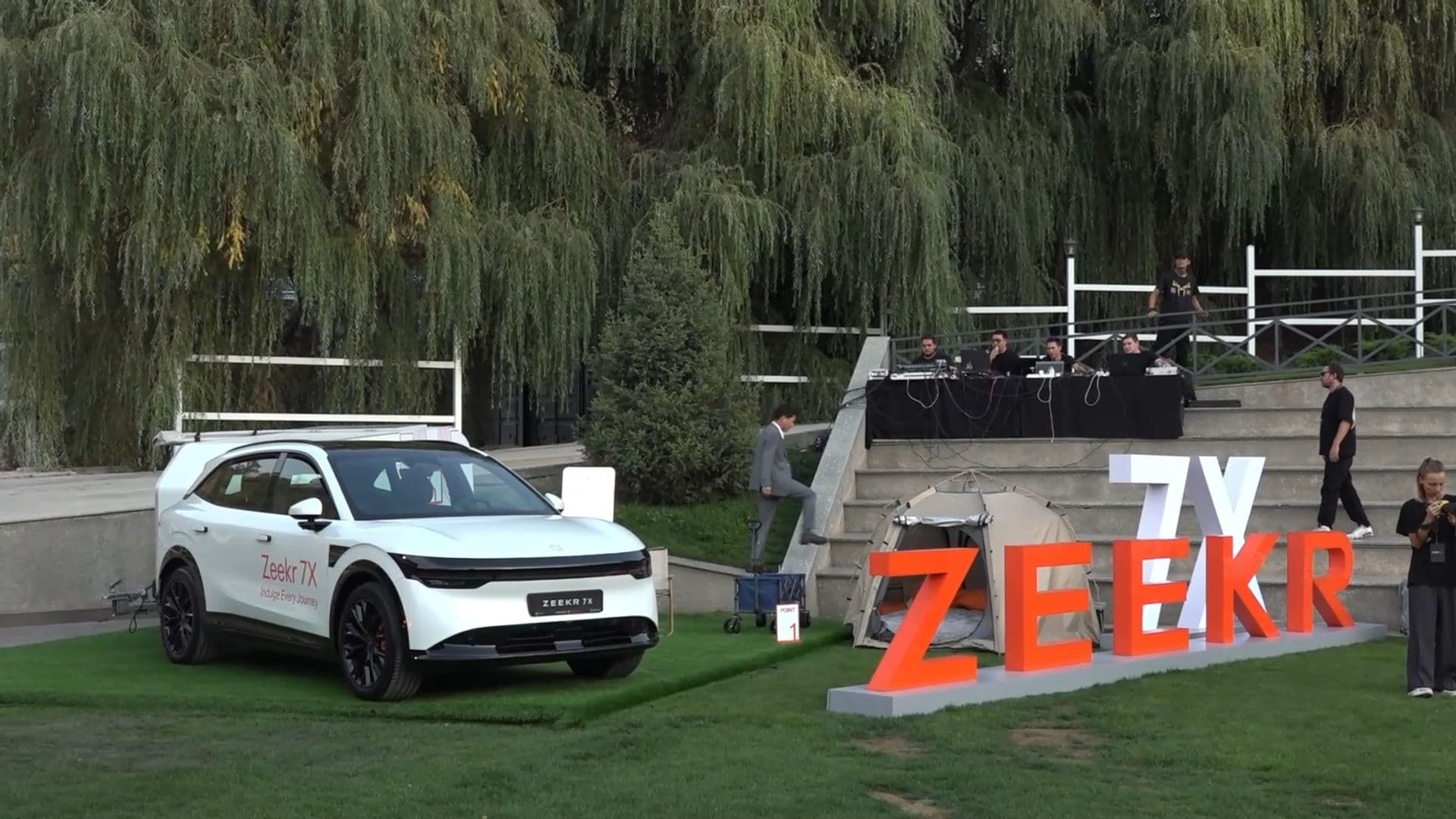 Geely' เปิดตัว 'Zeekr 7X' อีวีอเนกประสงค์รุ่นใหม่ ในคาซัคสถาน