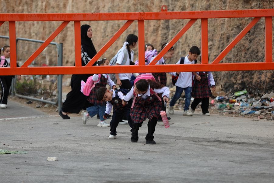 นักเรียนปาเลสไตน์เปิดเทอมใหม่ในเขตเวสต์แบงก์นักเรียนปาเลสไตน์เปิดเทอมใหม่ในเขตเวสต์แบงก์