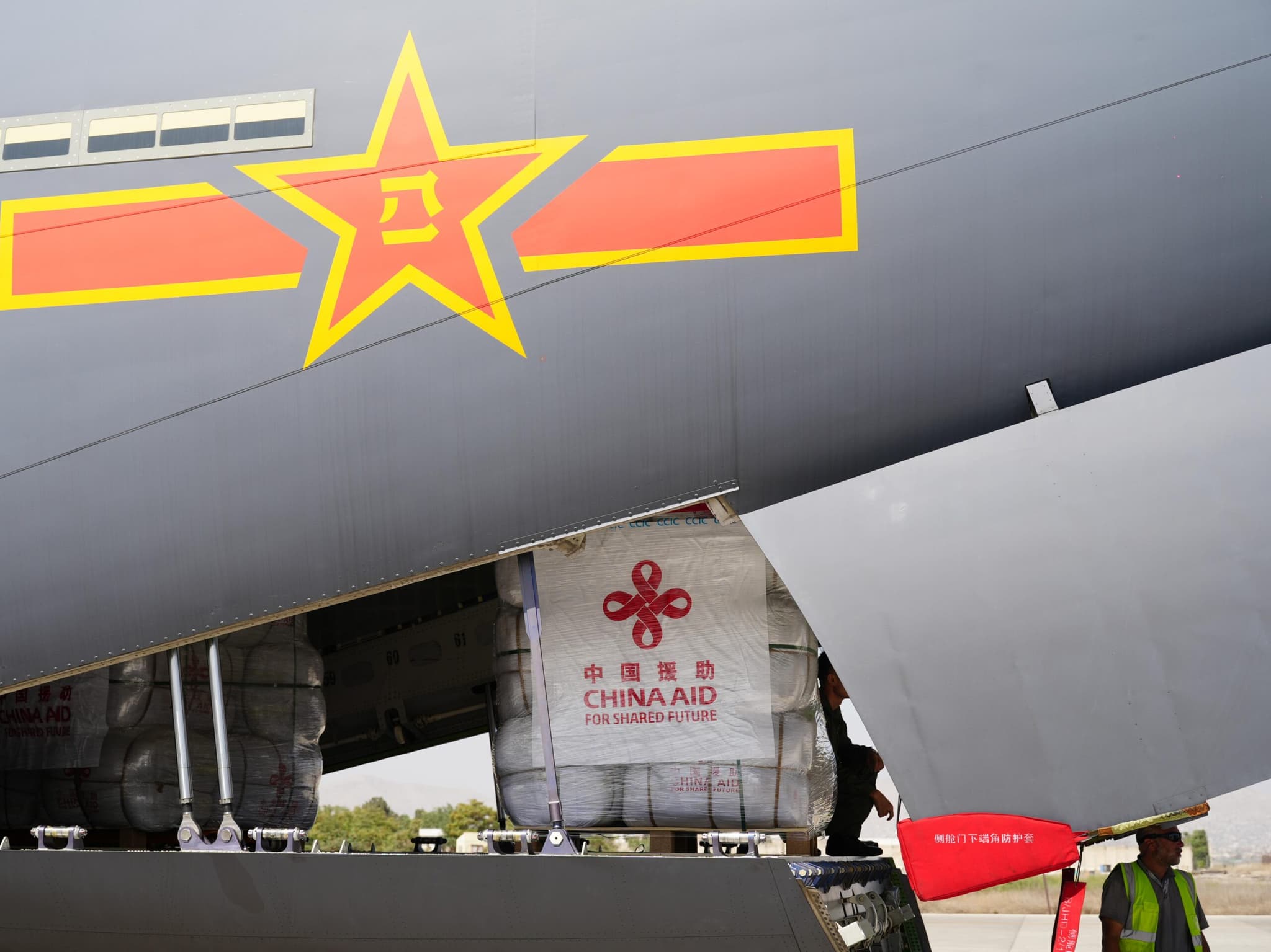 อัฟกาฯ รับมอบ 'สิ่งของบรรเทาทุกข์แผ่นดินไหว' จากจีนชุดแรก