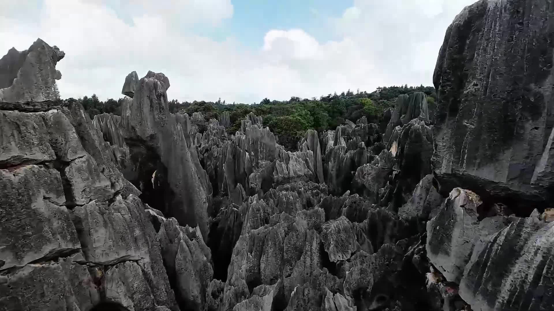 โดรนพาชม 'ป่าหินยูนนาน' มรดกโลกเก่าแก่ 270 ล้านปี