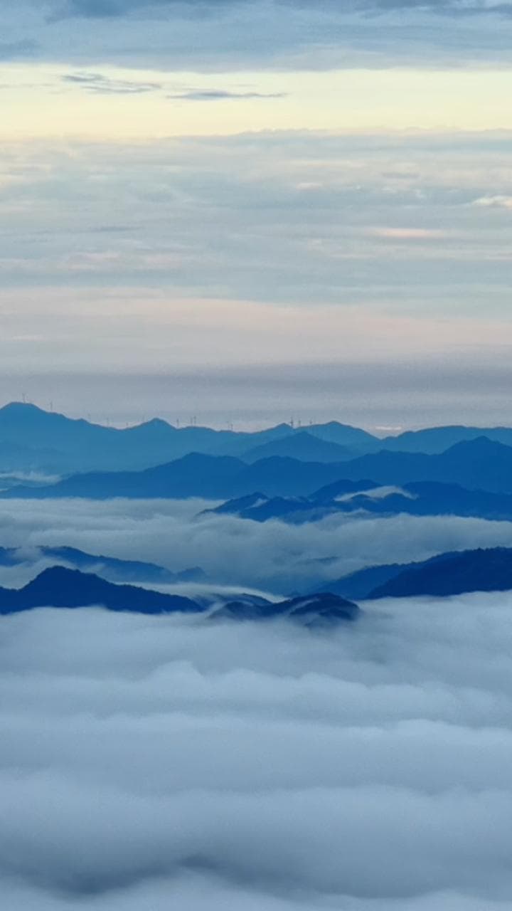 เมฆหมอกขาวคล้อยคลุม 'ภูเขาเซียนอวี้' งามดุจแดนเซียนในอันฮุย