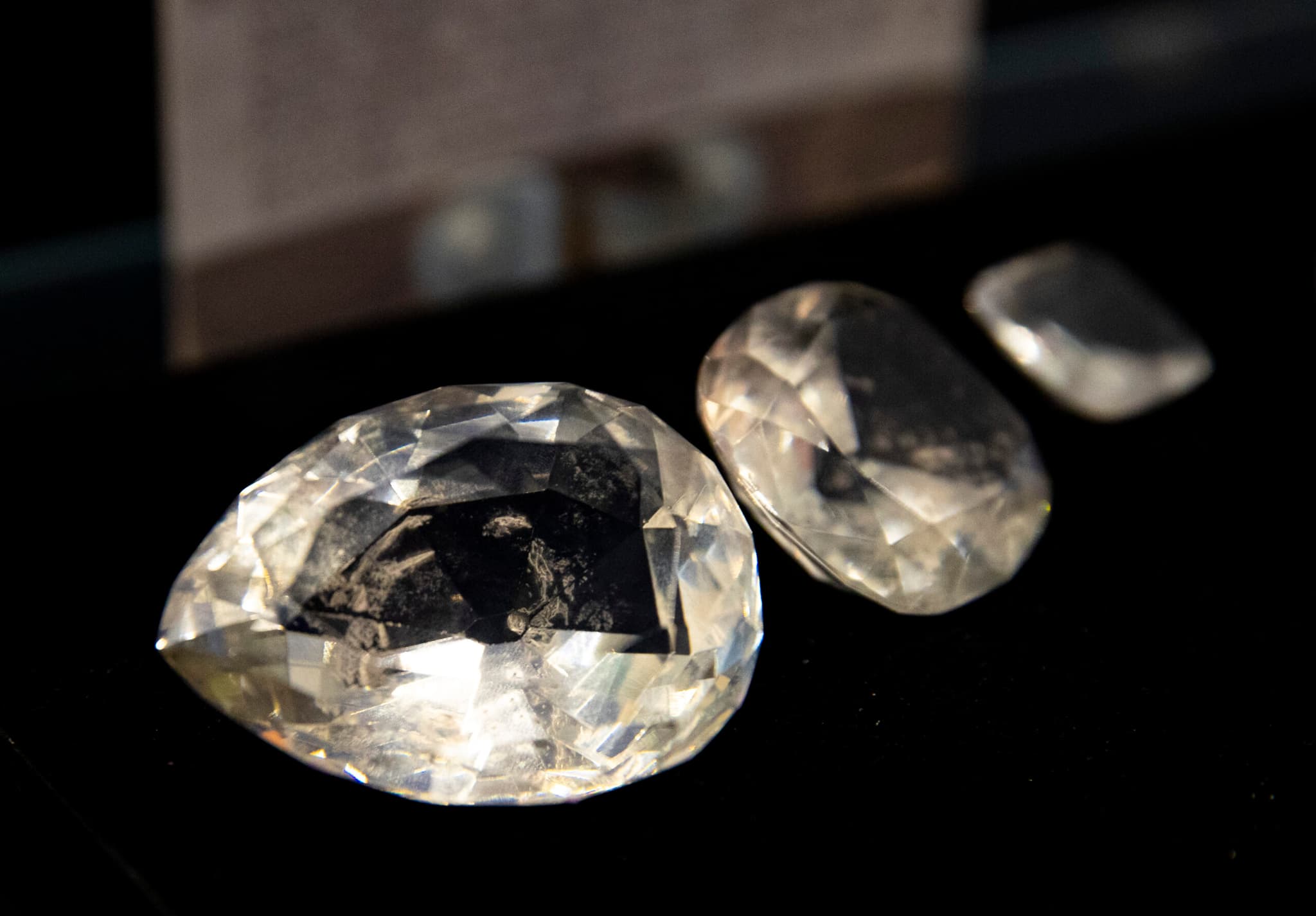 นักวิจัยชี้ 'เพชร' ช่วยเผยร่องรอยเคมีลึกใต้พื้นพิภพ