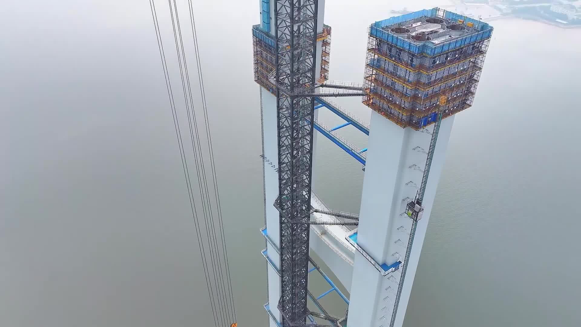 ส่องความคืบหน้า 'สะพานข้ามแยงซี' ในเจียงซู หอคอยหลักสูงทะลุ 300 เมตร