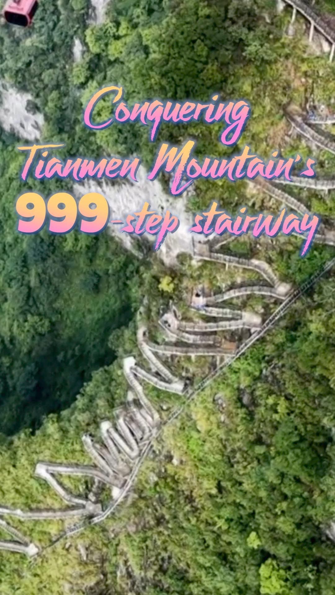 งานแข่งปีนเขาขึ้น 'บันได 999 ขั้น' พิชิตประตูสวรรค์ในจางเจียเจี้ย