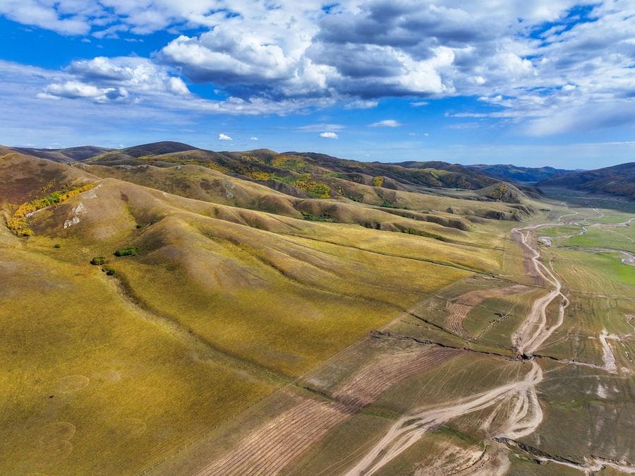 ทิวทัศน์ขุนเขาหั่นซาน ยามฤดูใบไม้ร่วงในมองโกเลียใน