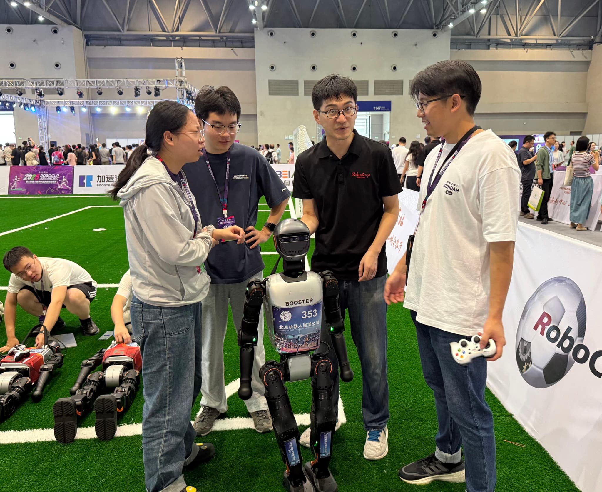 หุ่นยนต์นักกีฬาทีมจีน-ไทย ปะทะฝีแข้งงาน RoboCup ในฉงชิ่ง