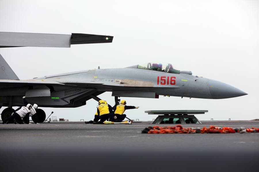 ทัพฟ้าจีนเผยเครื่องบิน 3 รุ่น 'ขึ้นบิน-ลงจอดแบบมีตัวช่วยพลังแม่เหล็กไฟฟ้า' บนเรือฝูเจี้ยนสำเร็จ