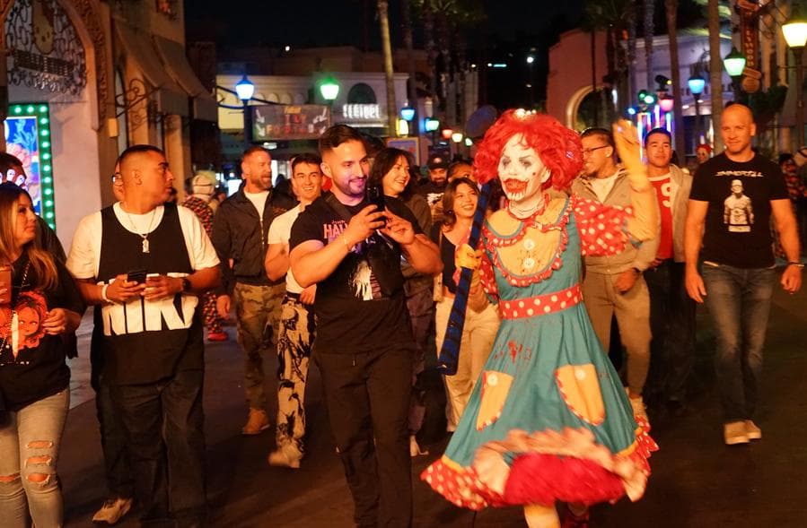 สวนสนุกยูนิเวอร์แซลในแอลเอ เปิดฉาก 'คืนหลอนวันฮาโลวีน' ประจำปี