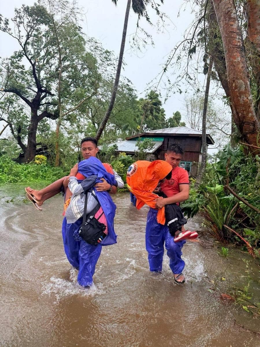 ดับ 3 สูญหาย 6 ผลพวงซูเปอร์ไต้ฝุ่น 'รากาซา' ถล่มฟิลิปปินส์